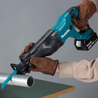 Пила сабельная аккум. Makita DJR186Z (18В,Li-ion,0-2800об\м,ход-32мм,рез-255мм,3.5кг,б/акк и ЗУ)