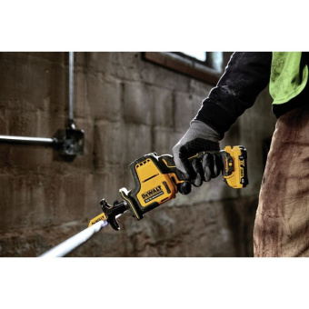 Пила сабельная DeWalt DCS312N-XJ аккум. (12В XR,0-2800ход/мин,ход16мм,рег.скор.,б/акк. и з/у, 1,38кг