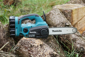 Пила цепная аккум. Makita DUC 302RF2 (36В, 2хBL1830,18В,Li-ion,шина-30см,шаг-3\8",паз-1.3мм,4.1кг)