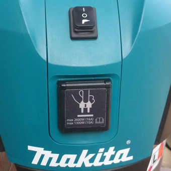 Пылесос Makita VC 3011 L (вл\сух),1000Вт,3600л\м,210мбар,30л,шланг36ммх3.5м,10.5кг,кор,2нас,2 п\сб,щ