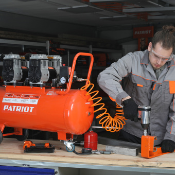 Компрессор PATRIOT WO 80-360 (поршн. безмасл.,360л/мин,8бар,2200Вт,80л, быстросъем и "елочка" с вент