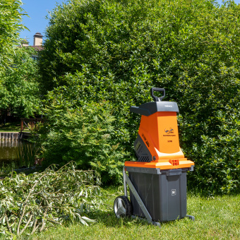 Измельчитель DAEWOO DSR 2700E (2700Вт, макс.диам. 40мм, измельч.ножи 2шт, 50л, 14кг)