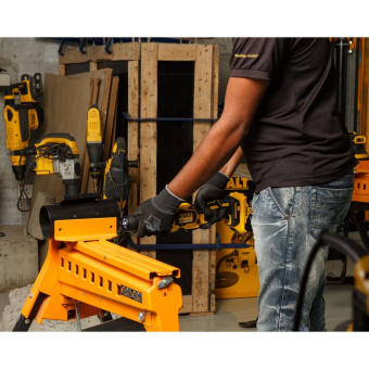 Прямошлифовальная машина DeWalt DCG426N-XJ (18В, без бат и ЗУ, 1,82кг)