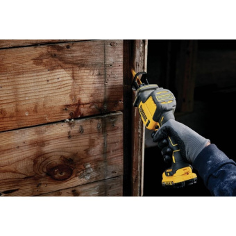 Пила сабельная DeWalt DCS312N-XJ аккум. (12В XR,0-2800ход/мин,ход16мм,рег.скор.,б/акк. и з/у, 1,38кг