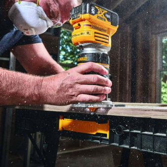 Фрезер аккум. DeWalt DCW 600 N-XJ (18В XR, 930Вт,16000-25500об/мин, LEDподсв., 2,4кг, б/бат.иЗУ) 