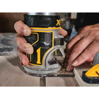 Фрезер аккум. DeWalt DCW 600 N-XJ (18В XR, 930Вт,16000-25500об/мин, LEDподсв., 2,4кг, б/бат.иЗУ) 